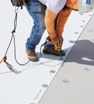 Mechanically fastened single-ply roof membrane