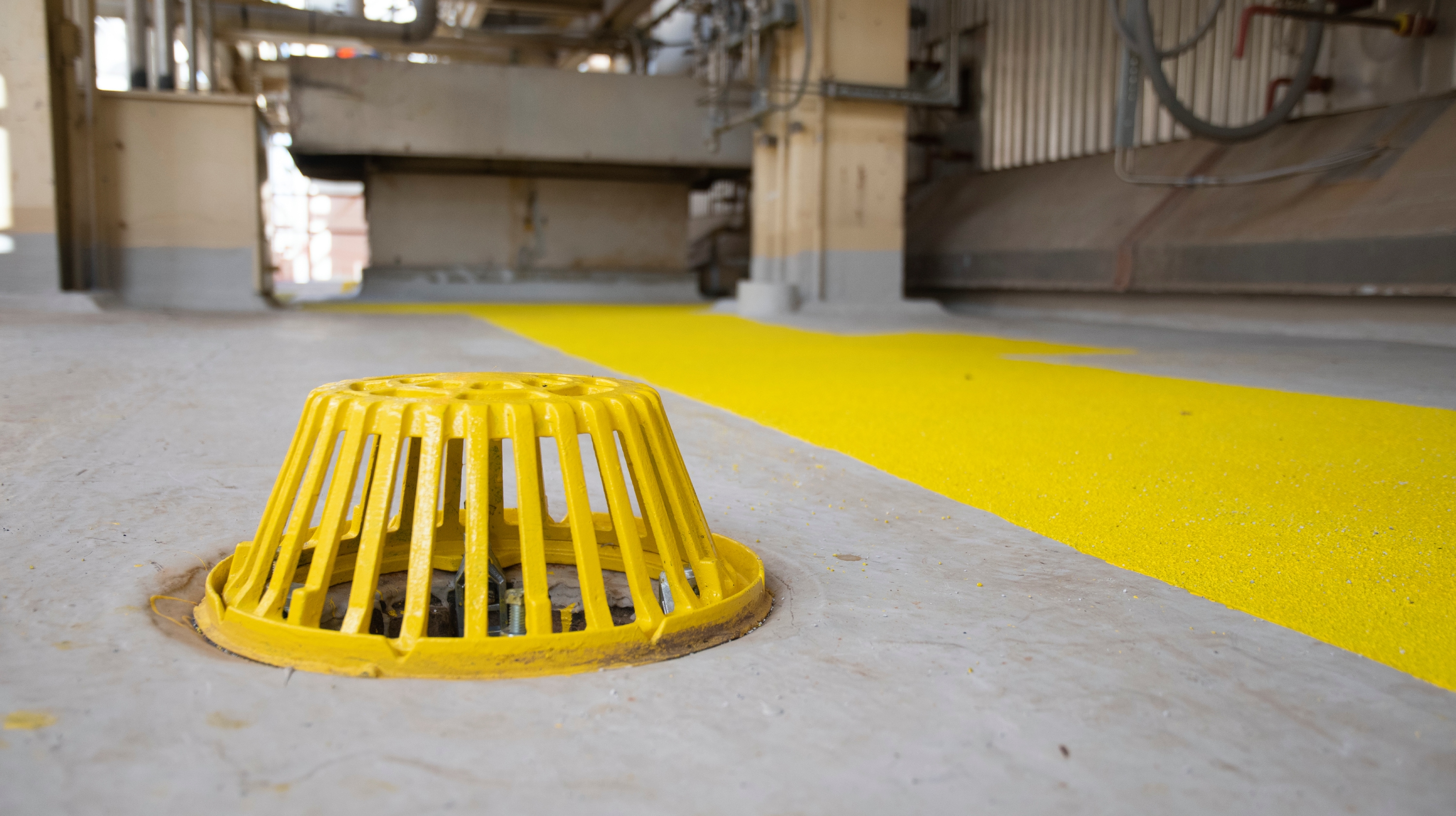 Drain detail on flat roof using PMMA liquid-applied flashing