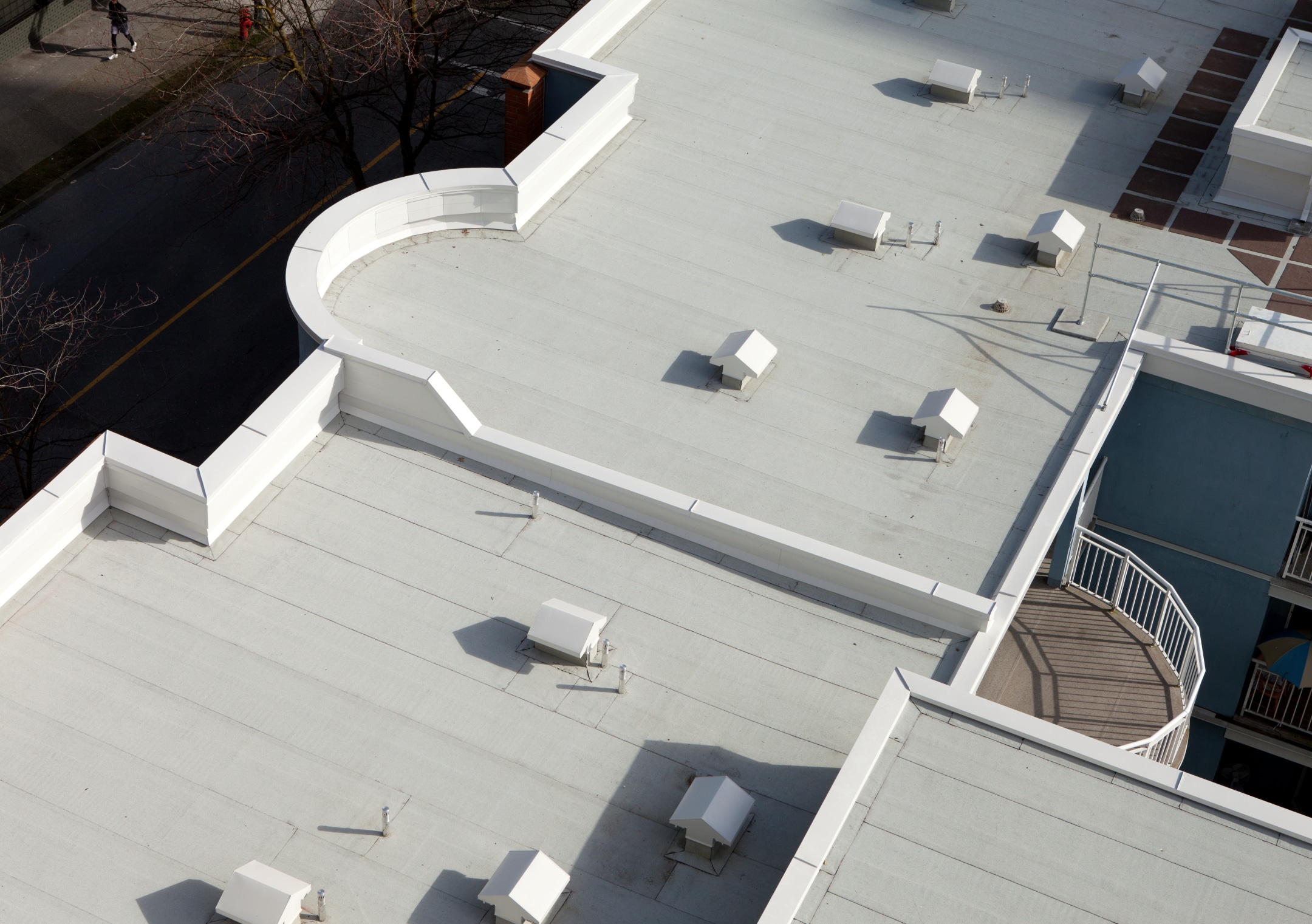 Aerial view of Siplast Eco-Activ Roof Membranes on commercial building